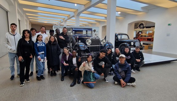 Zahraniční studenti absolvovali exkurzi do společnosti Škoda Auto v Mladé Boleslavi