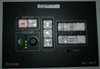 obrázek ovládání AV systému s tlačítkovým panelem na budově S