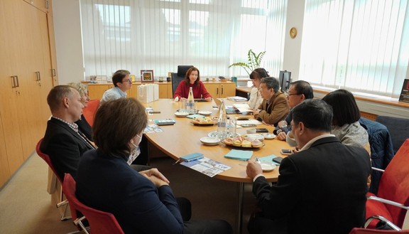 FIM UHK Strengthens International Cooperation with Hanoi Law University