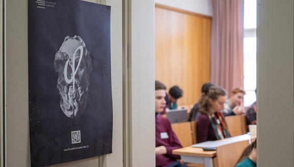 Středoškoláci a&nbsp;středoškolačky se setkali ve finále Filosofické olympiády