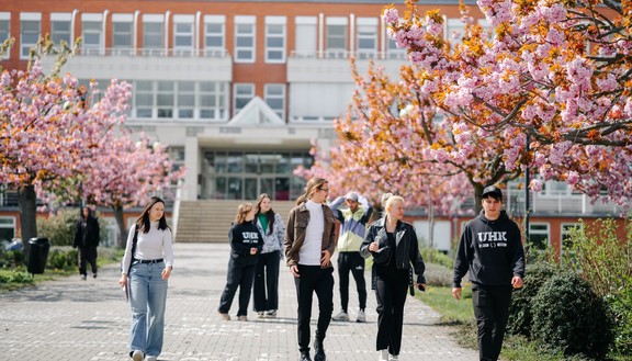 Univerzita Hradec Králové otevírá nové studijní programy: všeobecné ošetřovatelství, globální politologická studia a&nbsp;certifikaci a&nbsp;management zdravotnických technologií 
